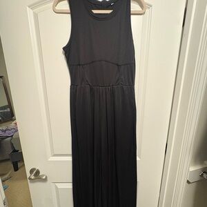 Elegant Black Sleeveless Jumpsuit with Pockets